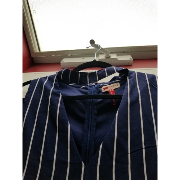 V-kneck Striped romper with choker - Picture 2 of 4